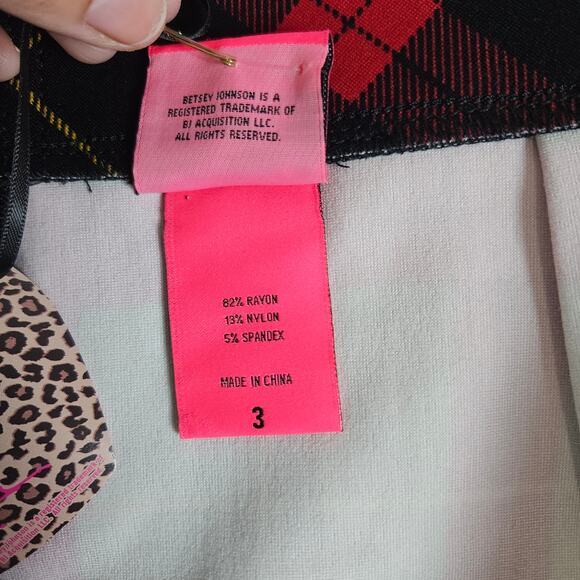 Womens Torrid Betsey Johnson Mini Luxe Ponte Skirt red Plaid Size 3 3X 22-24 NWT - Picture 8 of 14
